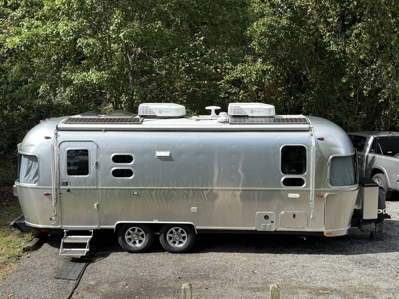 A photo of this 2024 Airstream FLYING CLOUD 25FB TWIN