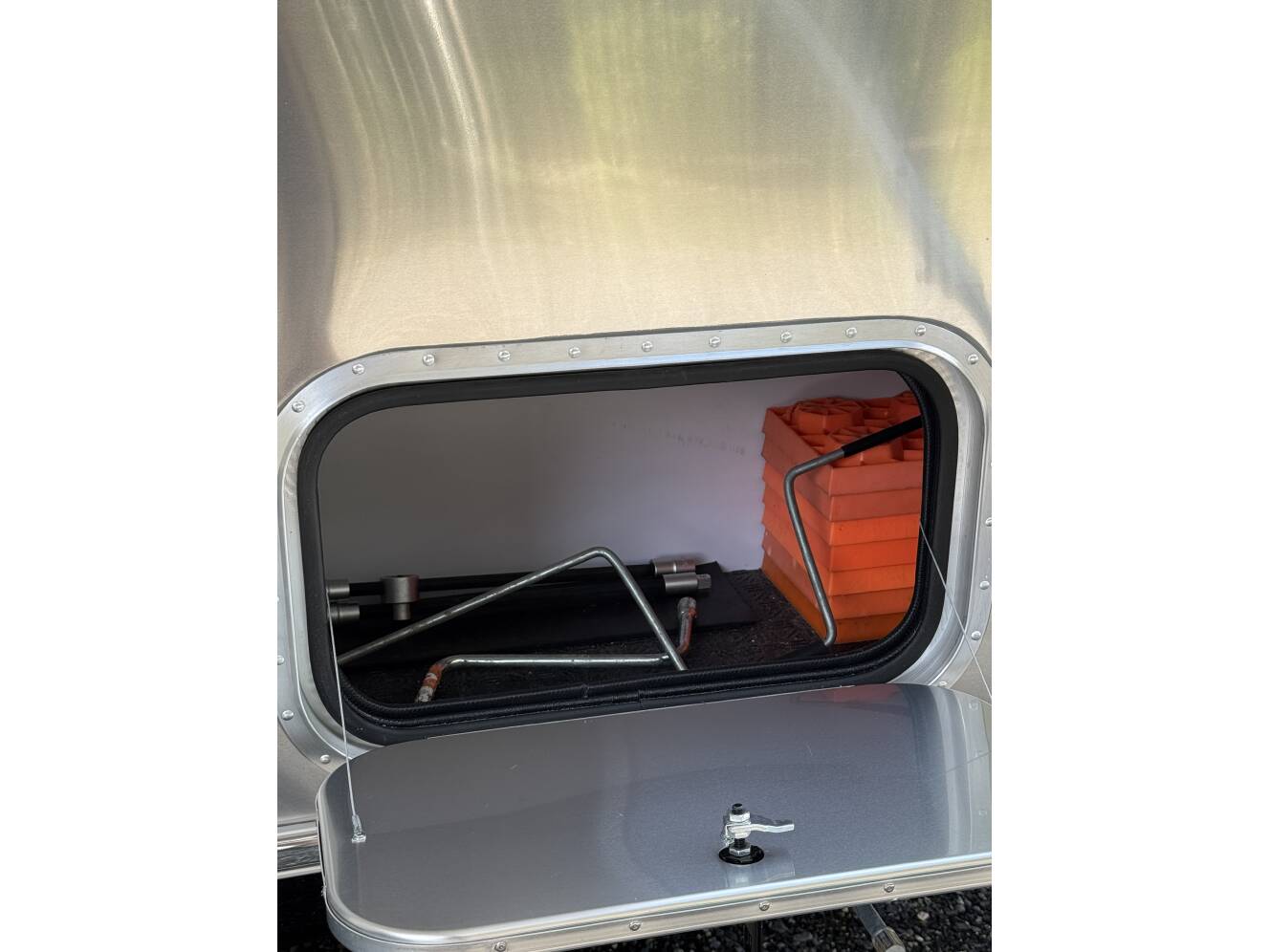 A photo of this 2024 Airstream FLYING CLOUD 25FB TWIN