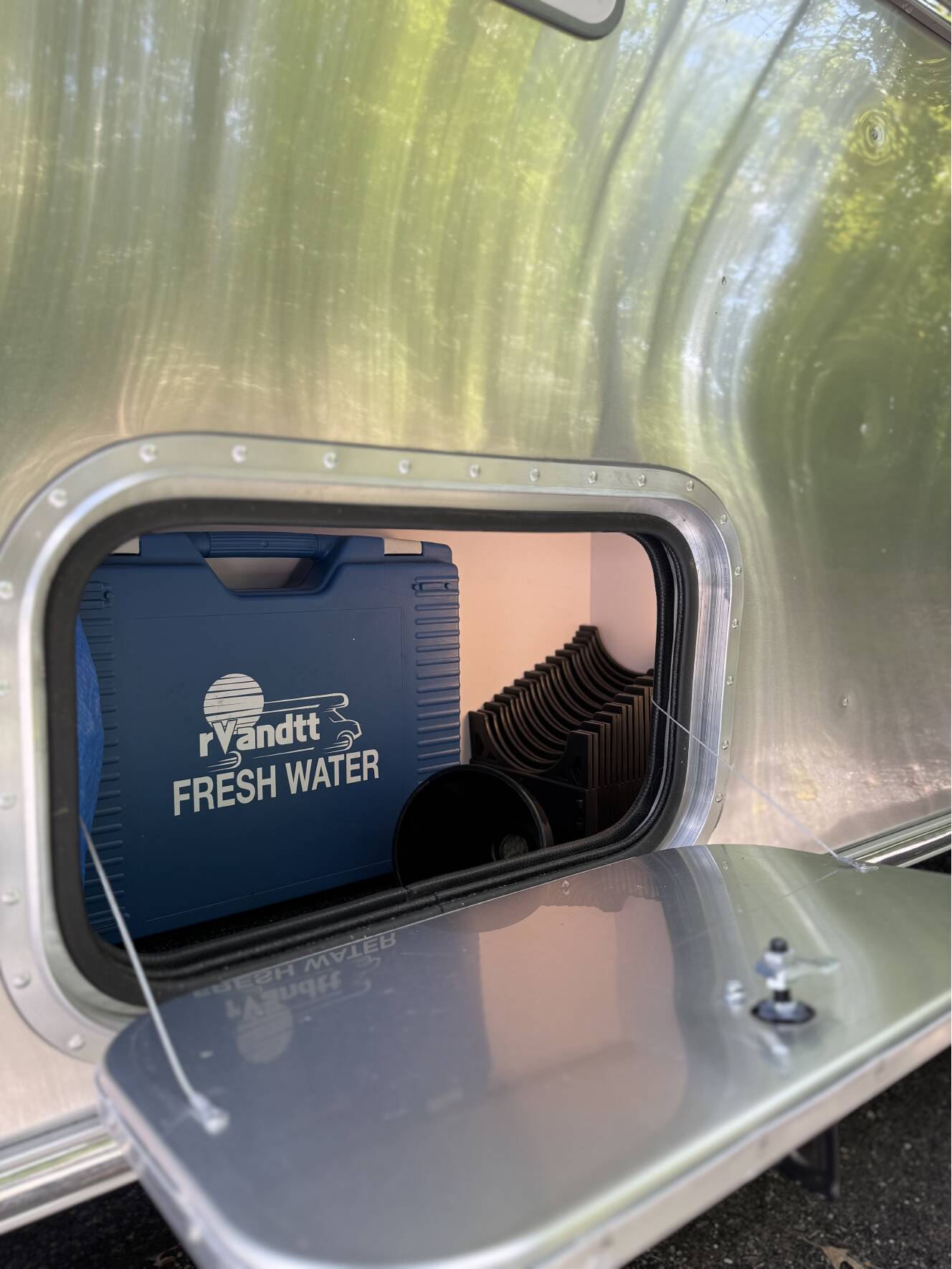 A photo of this 2024 Airstream FLYING CLOUD 25FB TWIN