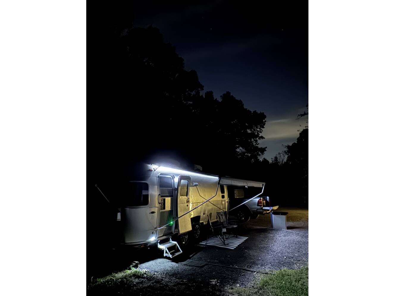 A photo of this 2024 Airstream FLYING CLOUD 25FB TWIN
