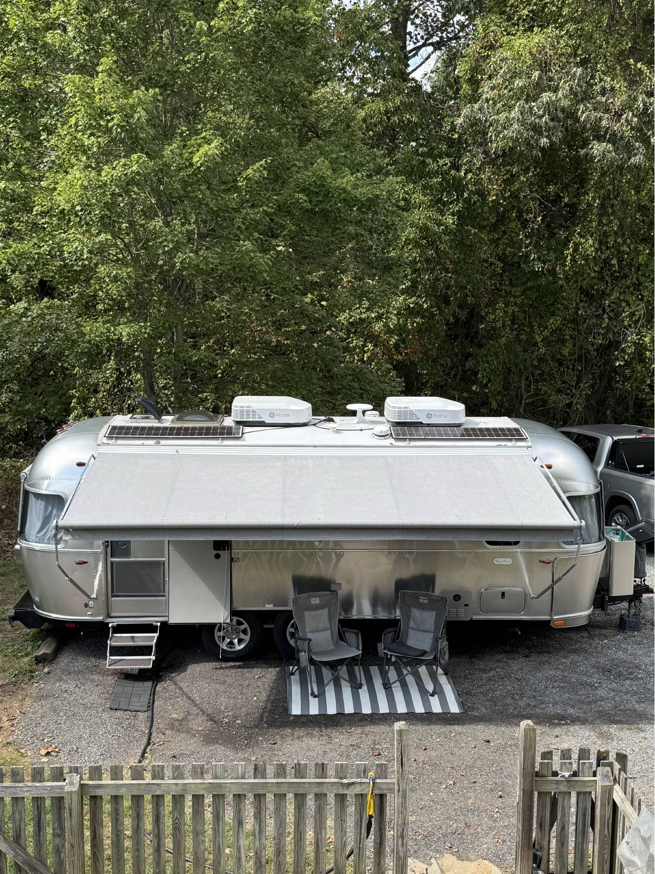 A photo of this 2024 Airstream FLYING CLOUD 25FB TWIN