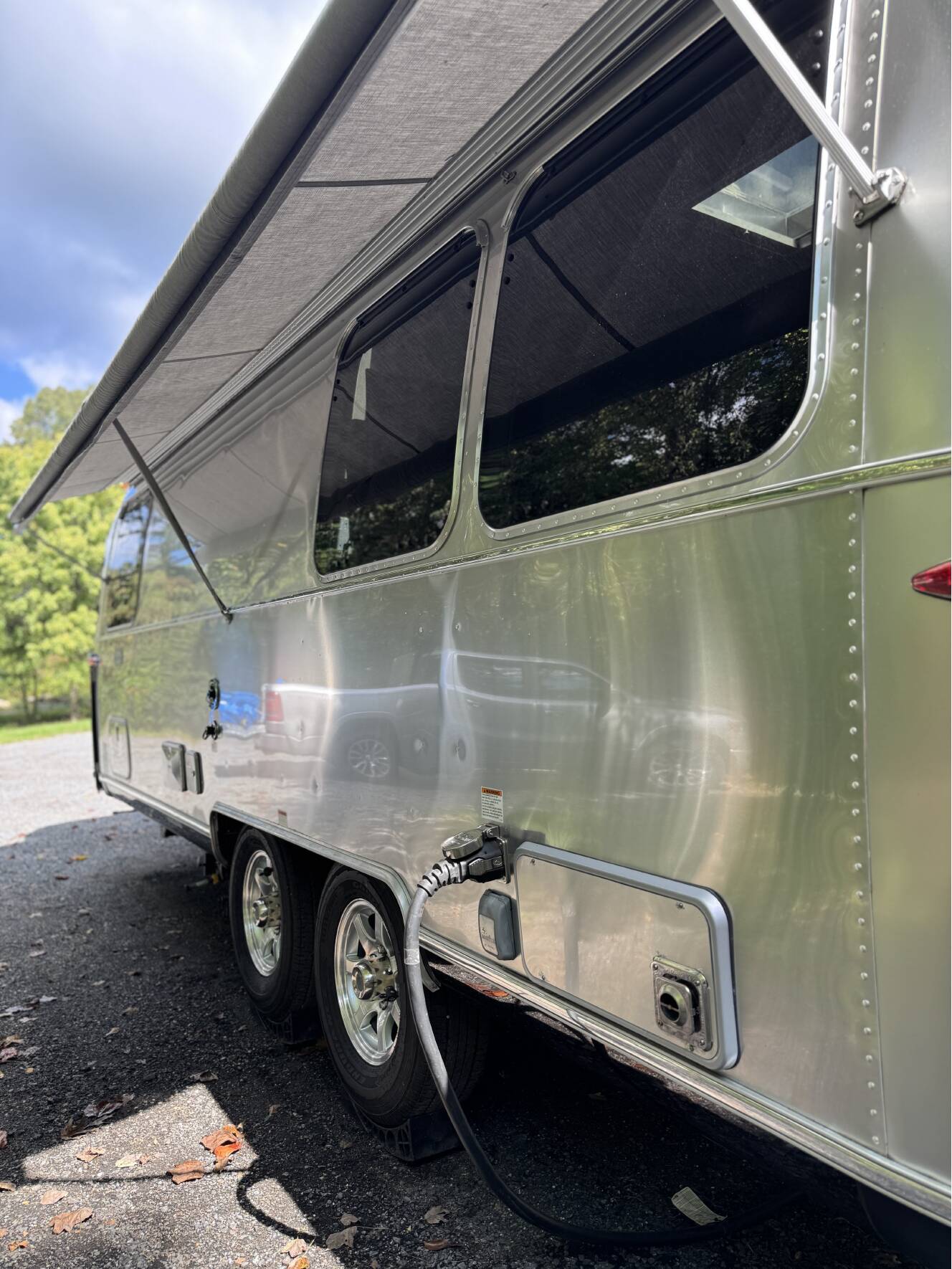 A photo of this 2024 Airstream FLYING CLOUD 25FB TWIN
