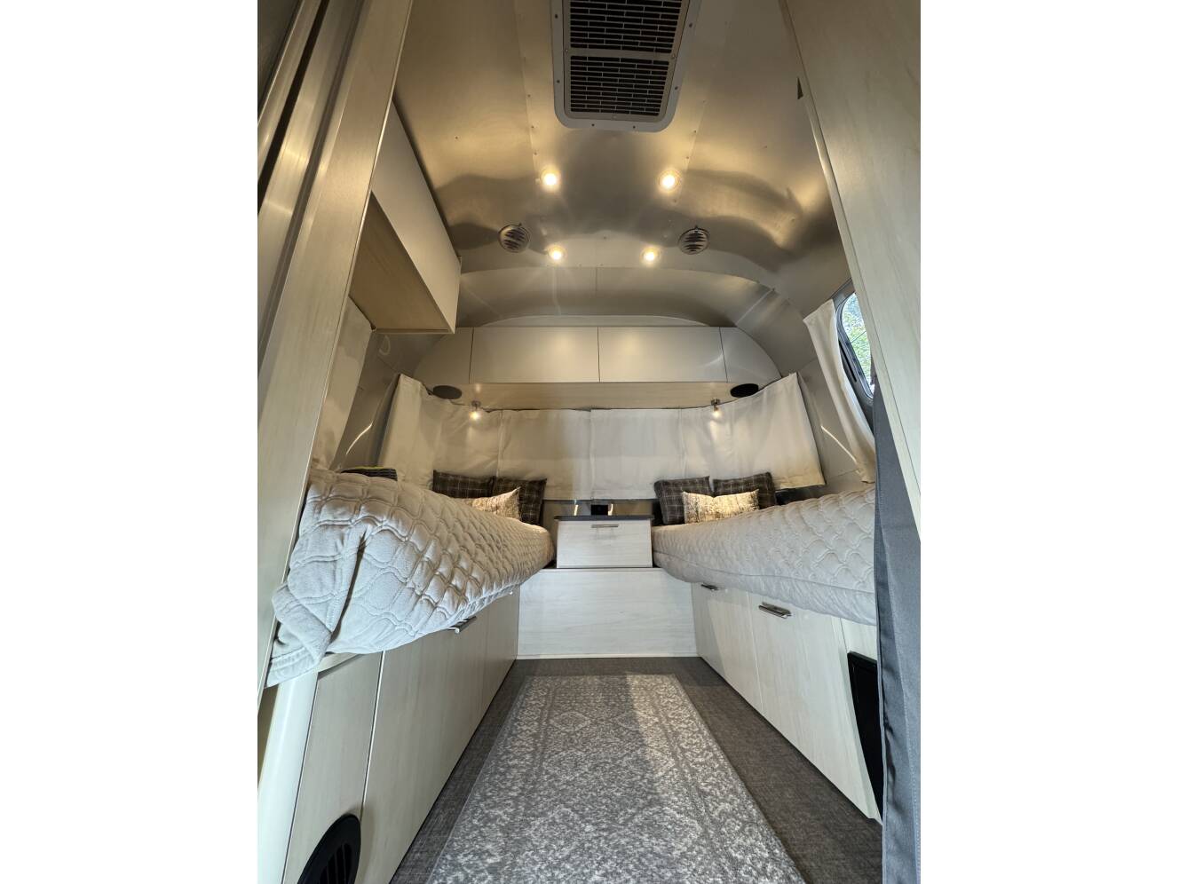 A photo of this 2024 Airstream FLYING CLOUD 25FB TWIN