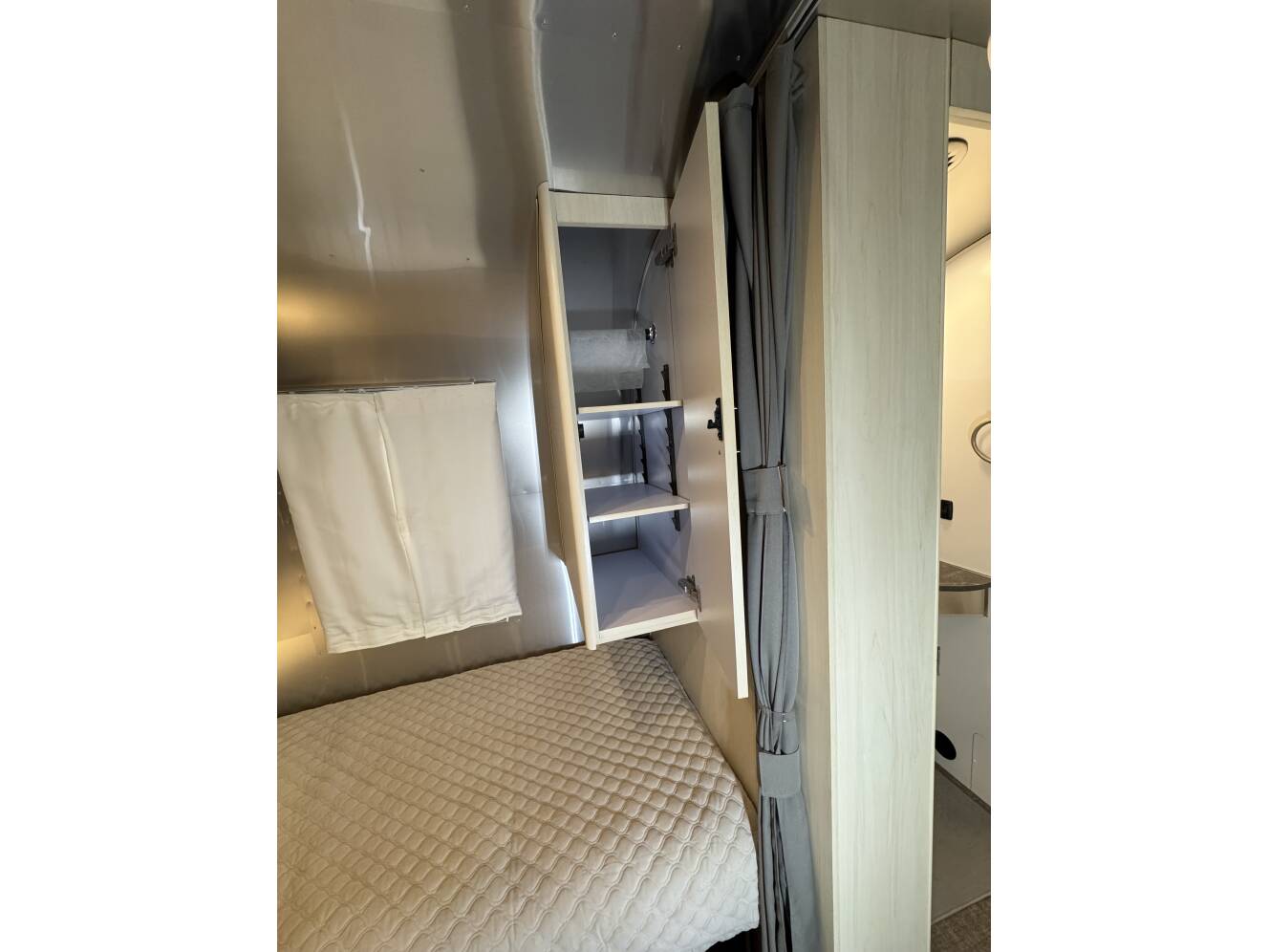 A photo of this 2024 Airstream FLYING CLOUD 25FB TWIN