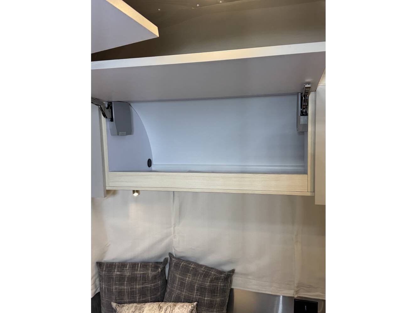 A photo of this 2024 Airstream FLYING CLOUD 25FB TWIN