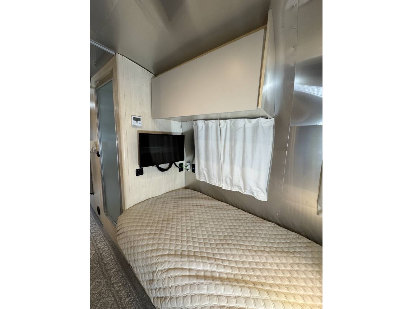 A photo of this 2024 Airstream FLYING CLOUD 25FB TWIN