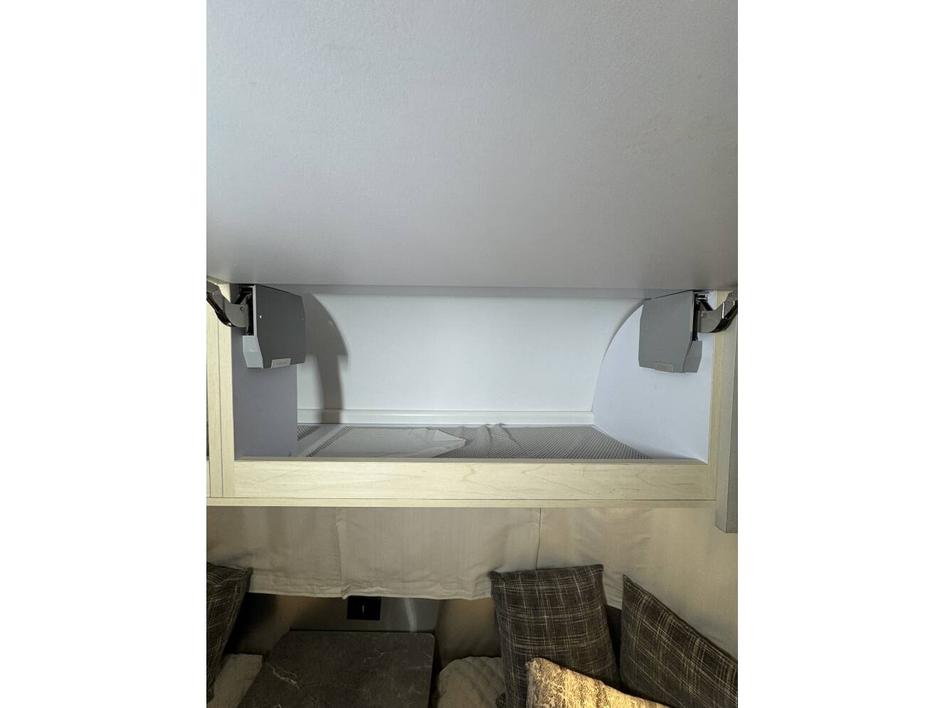 A photo of this 2024 Airstream FLYING CLOUD 25FB TWIN