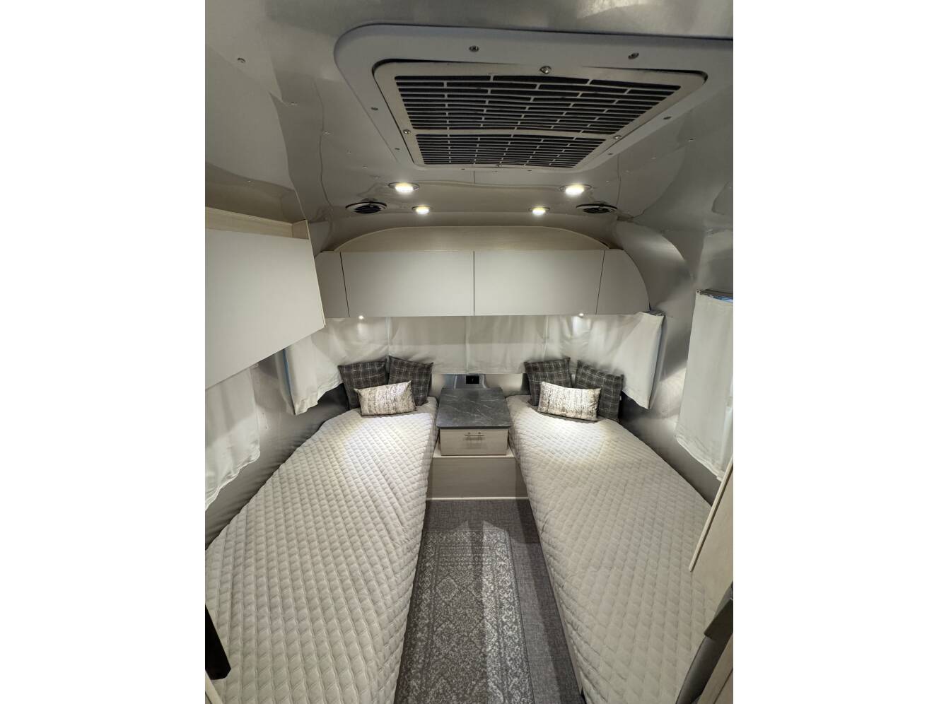 A photo of this 2024 Airstream FLYING CLOUD 25FB TWIN