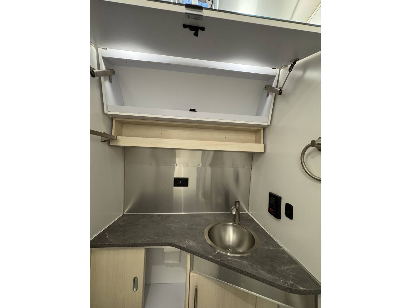 A photo of this 2024 Airstream FLYING CLOUD 25FB TWIN