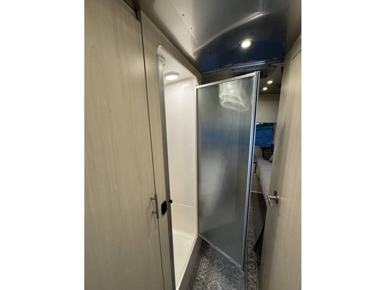 A photo of this 2024 Airstream FLYING CLOUD 25FB TWIN