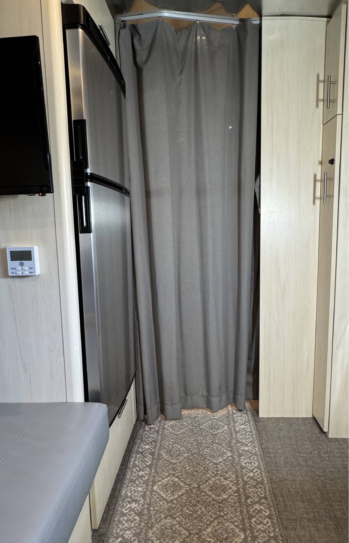 A photo of this 2024 Airstream FLYING CLOUD 25FB TWIN