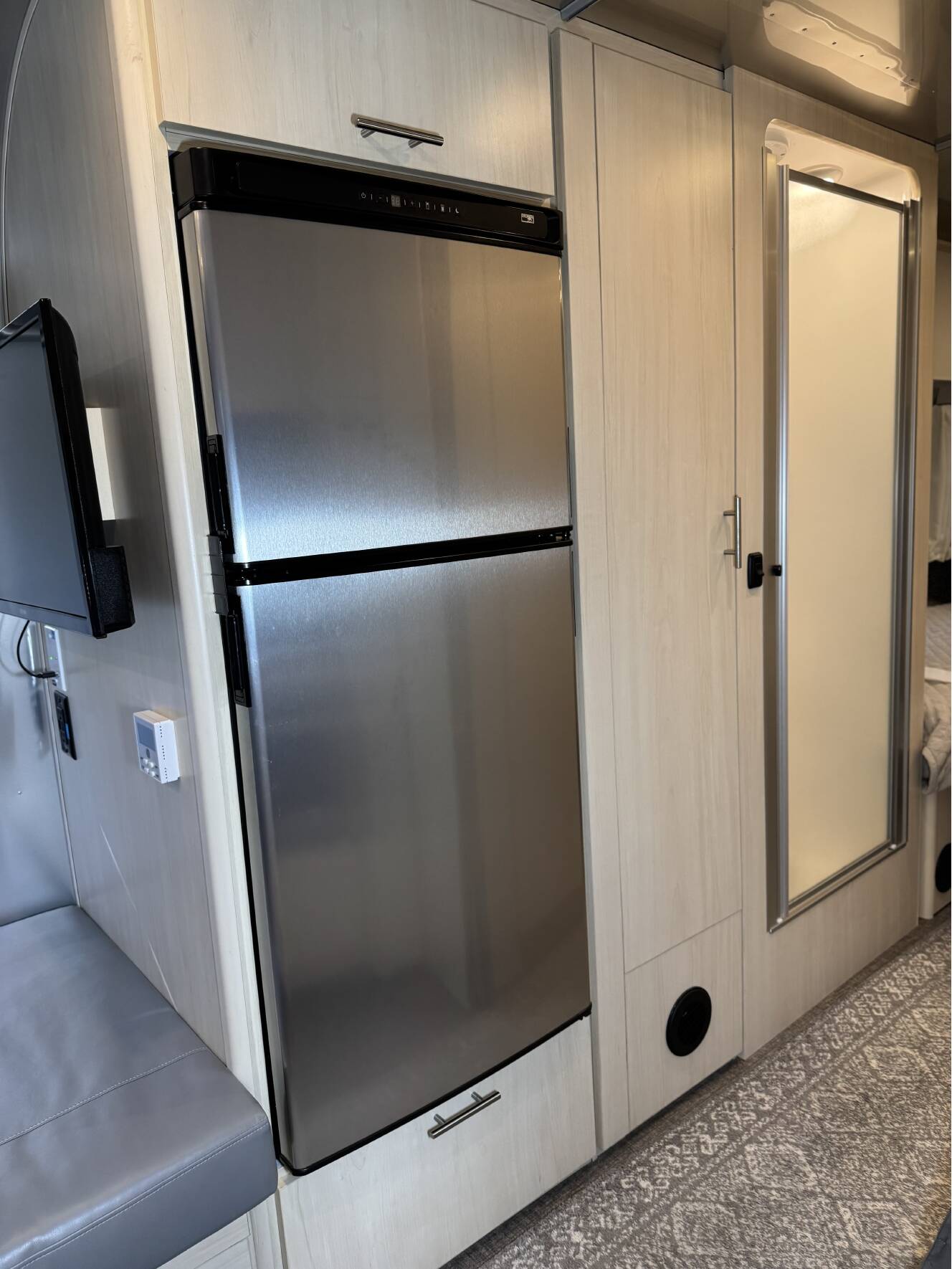 A photo of this 2024 Airstream FLYING CLOUD 25FB TWIN