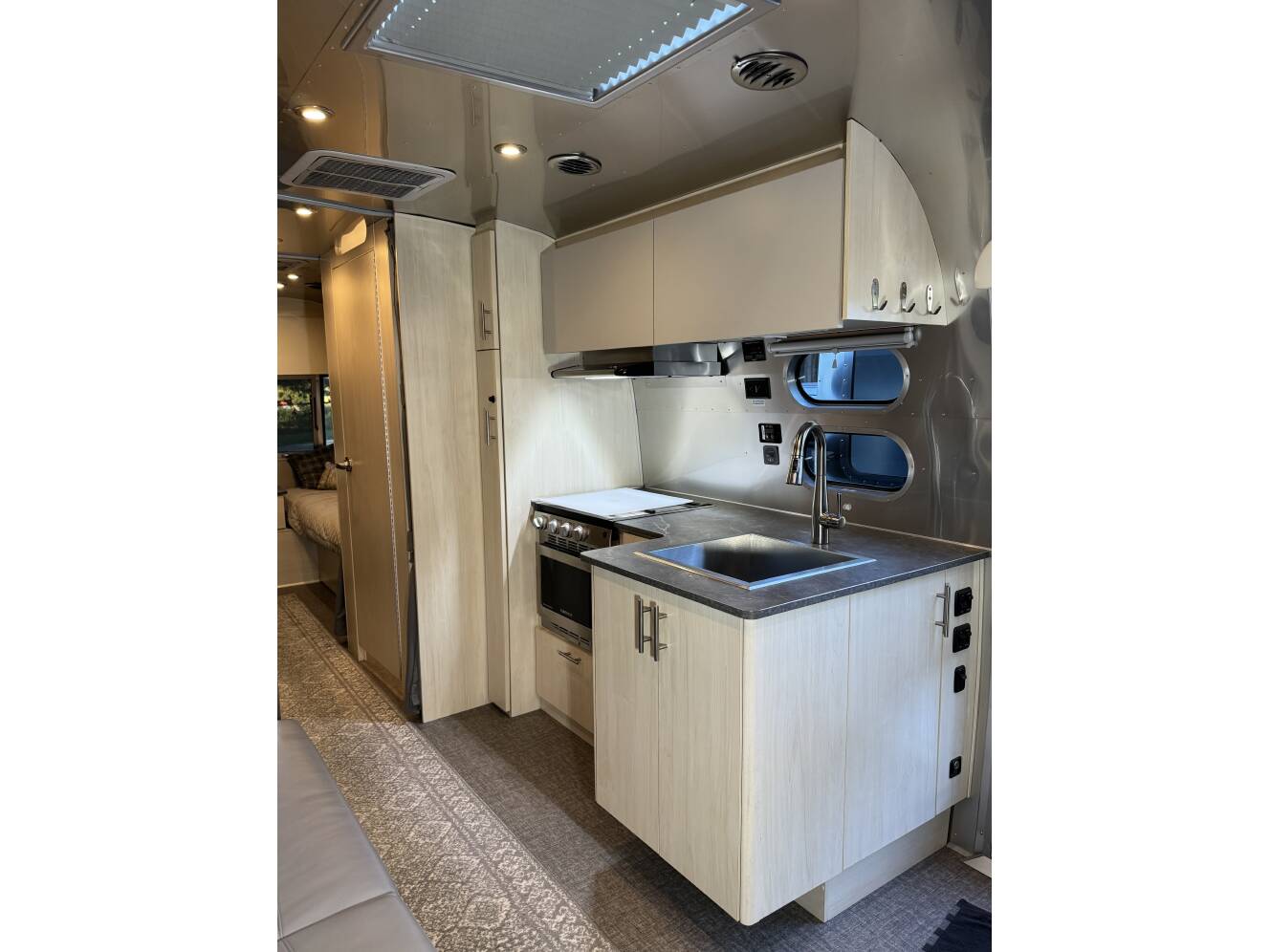 A photo of this 2024 Airstream FLYING CLOUD 25FB TWIN