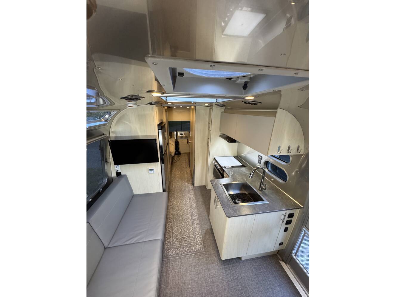 A photo of this 2024 Airstream FLYING CLOUD 25FB TWIN