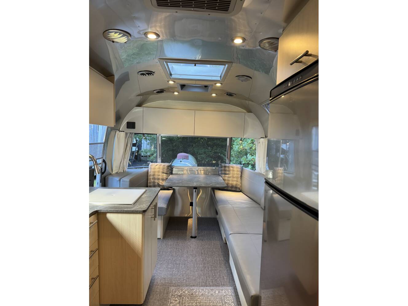 A photo of this 2024 Airstream FLYING CLOUD 25FB TWIN