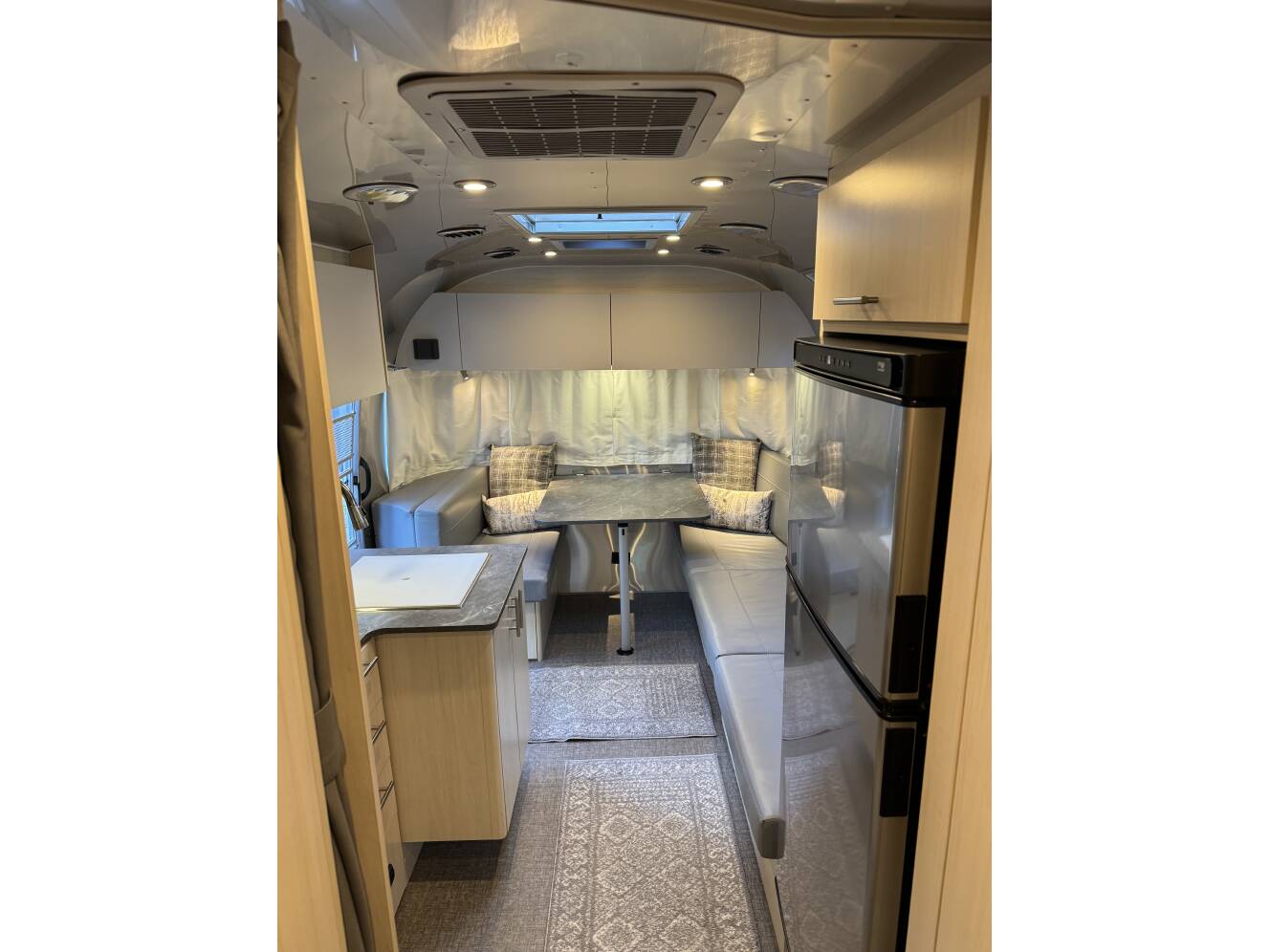 A photo of this 2024 Airstream FLYING CLOUD 25FB TWIN