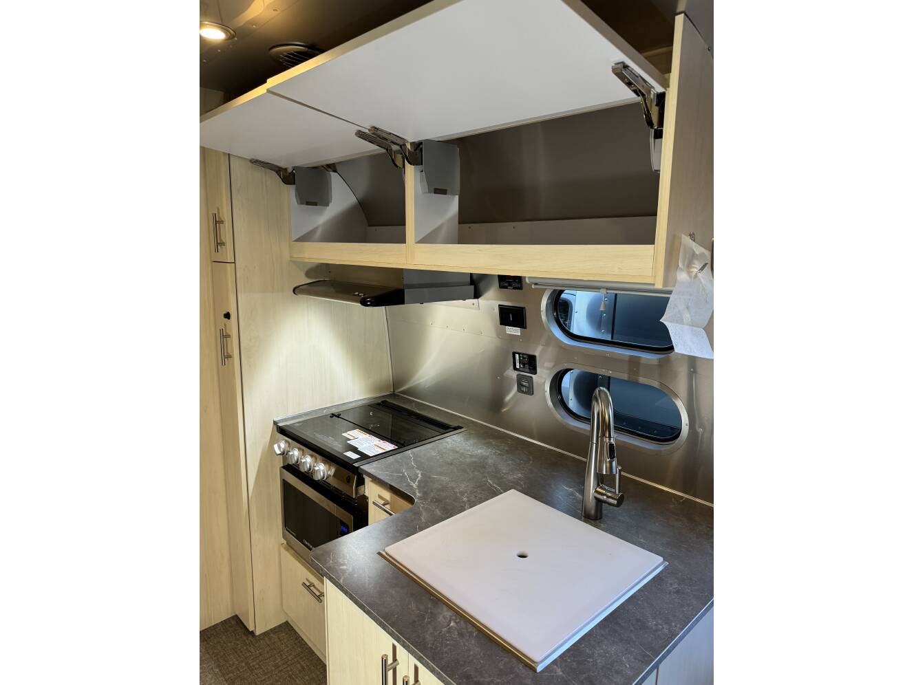 A photo of this 2024 Airstream FLYING CLOUD 25FB TWIN
