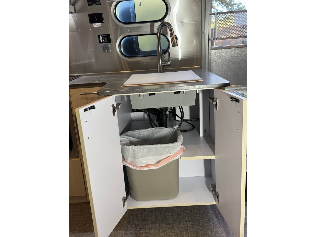 A photo of this 2024 Airstream FLYING CLOUD 25FB TWIN