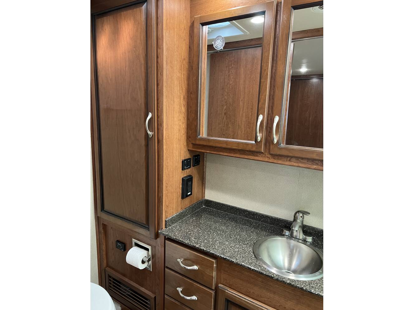 A photo of this 2017 Fleetwood STORM 34S