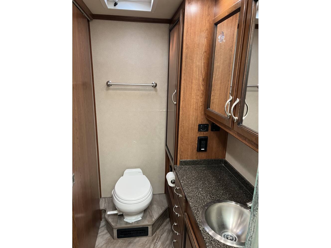 A photo of this 2017 Fleetwood STORM 34S