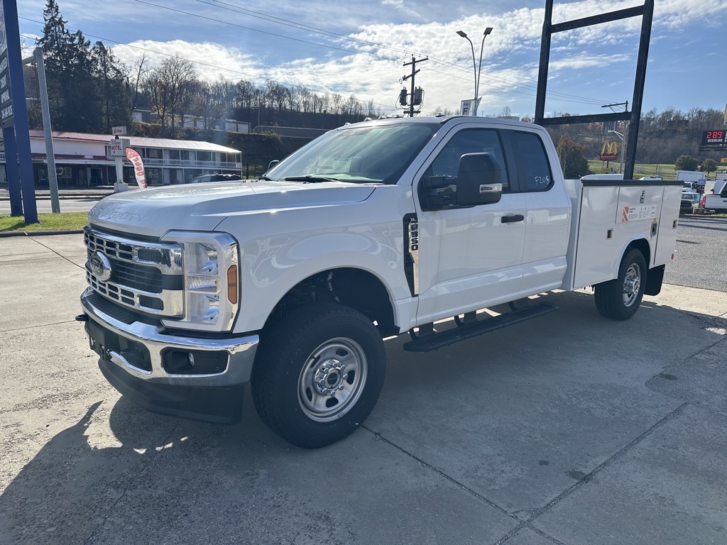 2025 FORD F350 Extended Bab 4x4 in Saint Marys, WV
