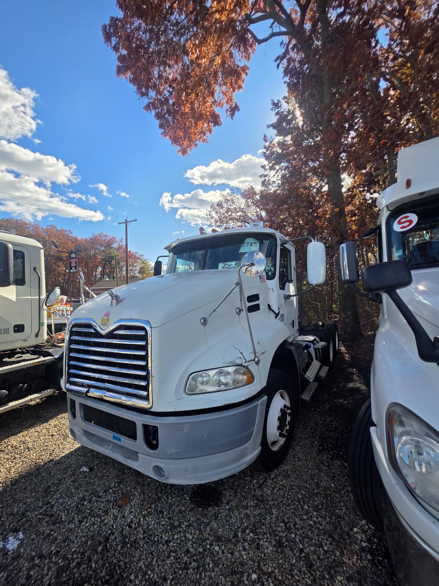 2013 MACK 600 in Lakewood, NJ