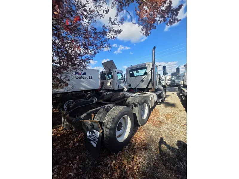 2013 MACK 600