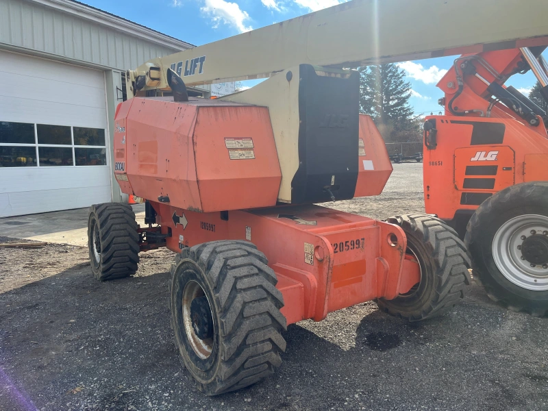 2011 JLG 800AJ