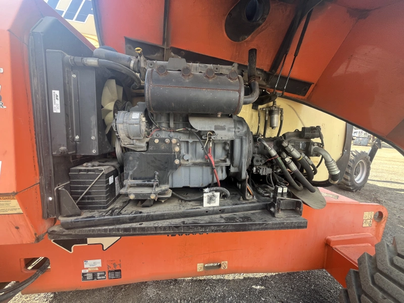 2011 JLG 800AJ