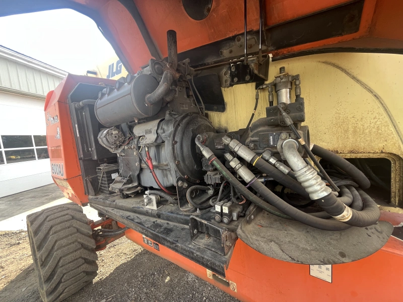 2011 JLG 800AJ