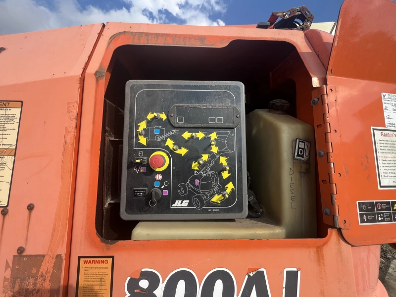 2011 JLG 800AJ