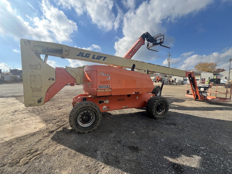 2011 JLG 800AJ