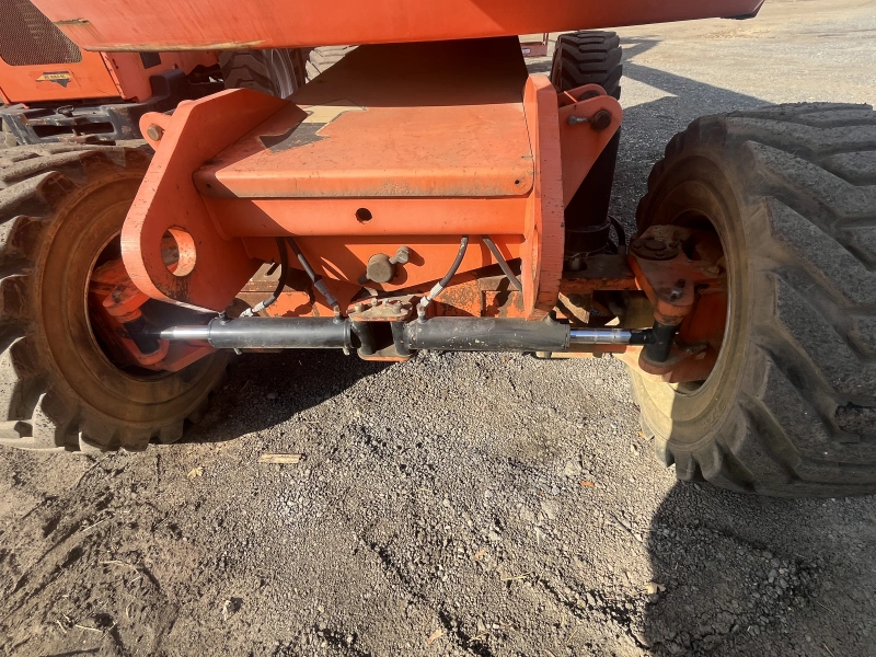 2011 JLG 800AJ