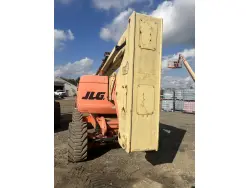 2011 JLG 800AJ