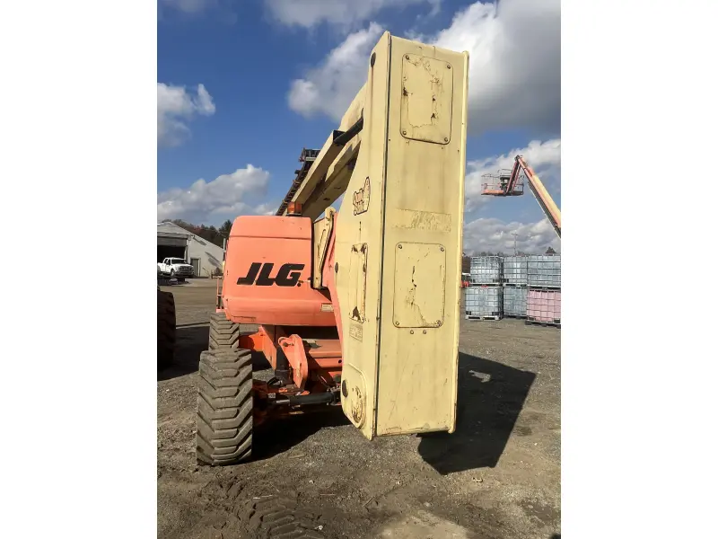 2011 JLG 800AJ