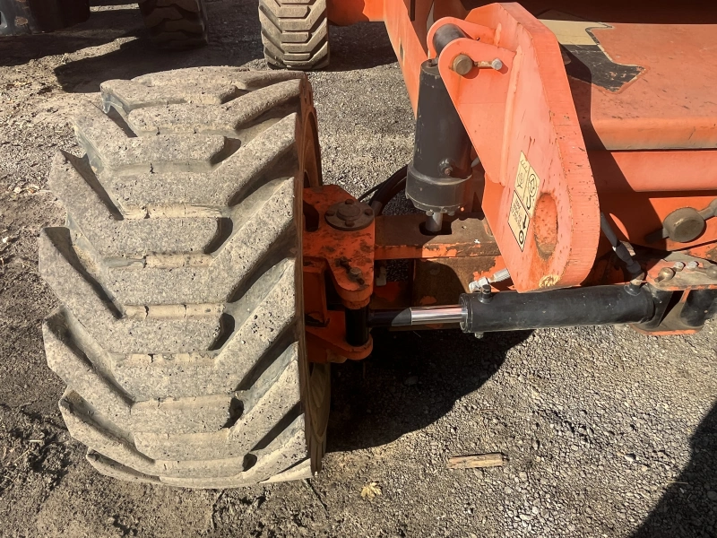 2011 JLG 800AJ