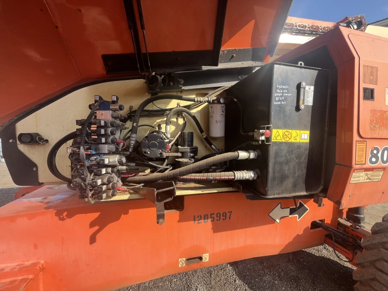 2011 JLG 800AJ