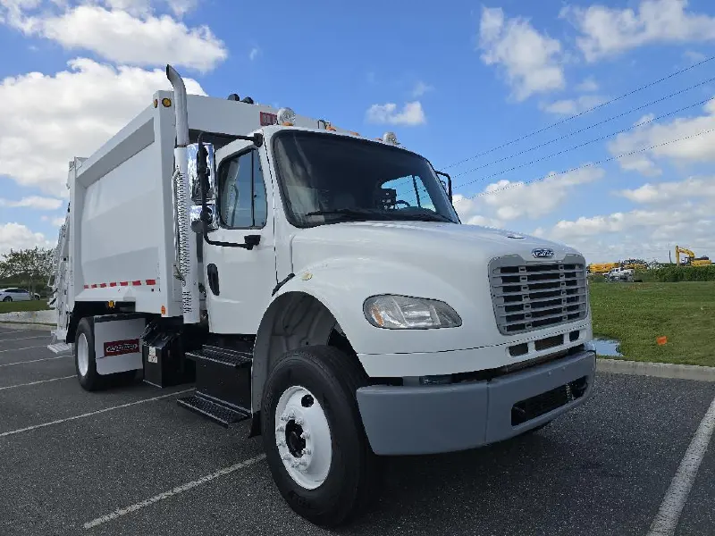2015 FREIGHTLINER BUSINESS CLASS M2 106