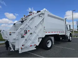 2015 FREIGHTLINER BUSINESS CLASS M2 106