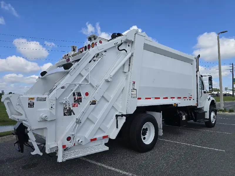 2015 FREIGHTLINER BUSINESS CLASS M2 106