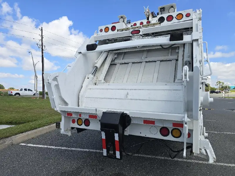 2015 FREIGHTLINER BUSINESS CLASS M2 106