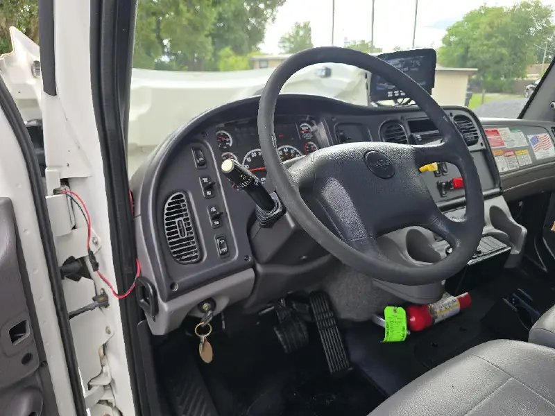 2015 FREIGHTLINER BUSINESS CLASS M2 106