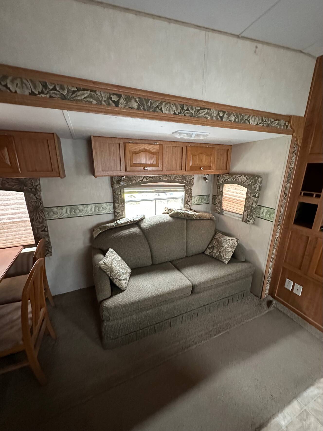 A photo of this 2006 Flagstaff CLASSIC SUPER LITE 8528BHSS
