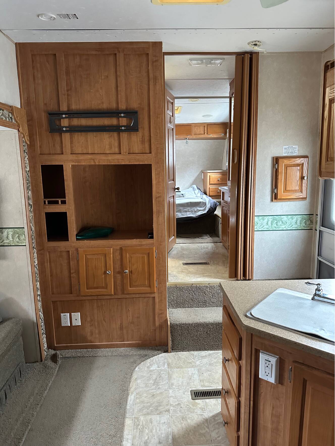 A photo of this 2006 Flagstaff CLASSIC SUPER LITE 8528BHSS