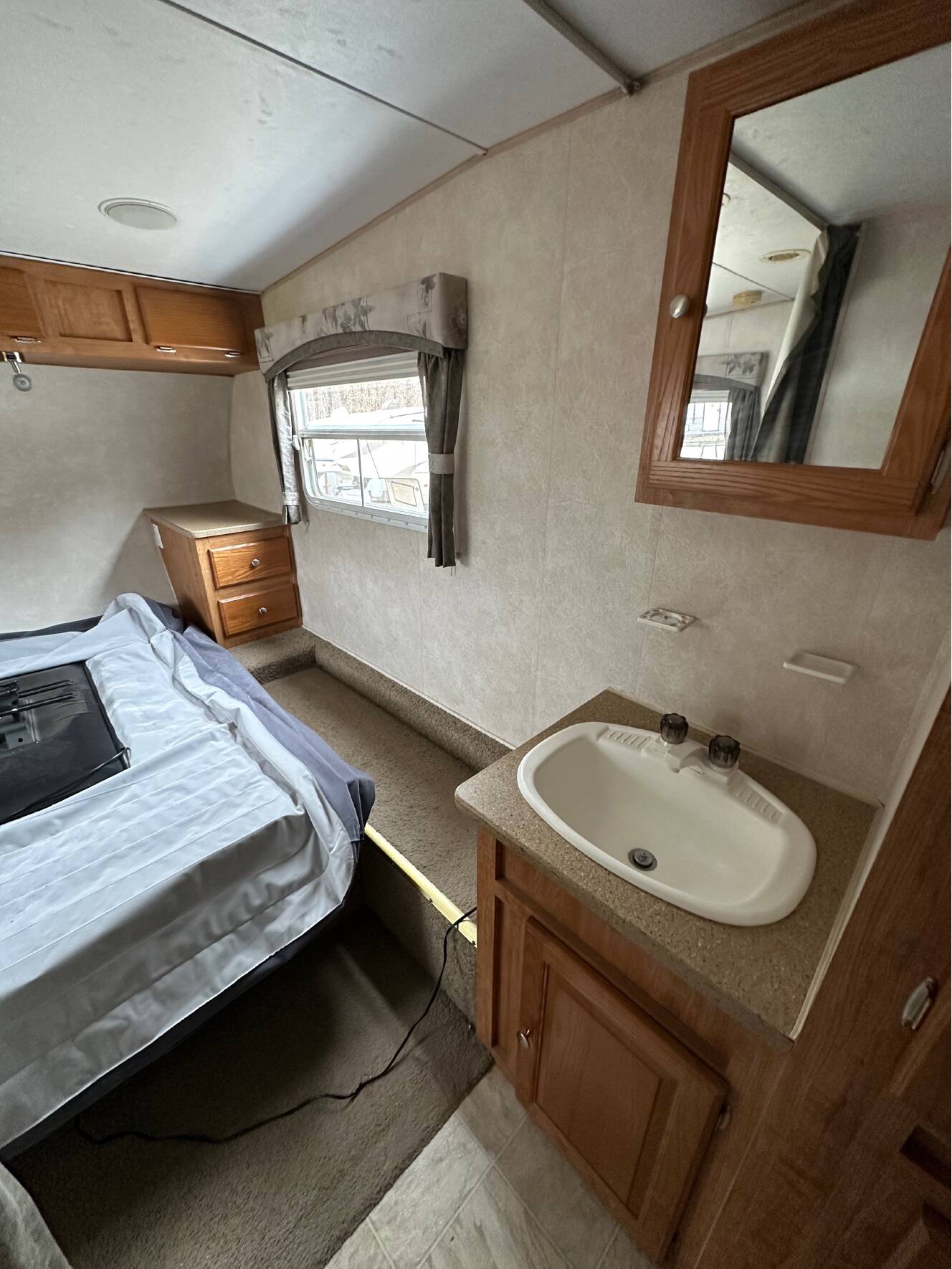 A photo of this 2006 Flagstaff CLASSIC SUPER LITE 8528BHSS