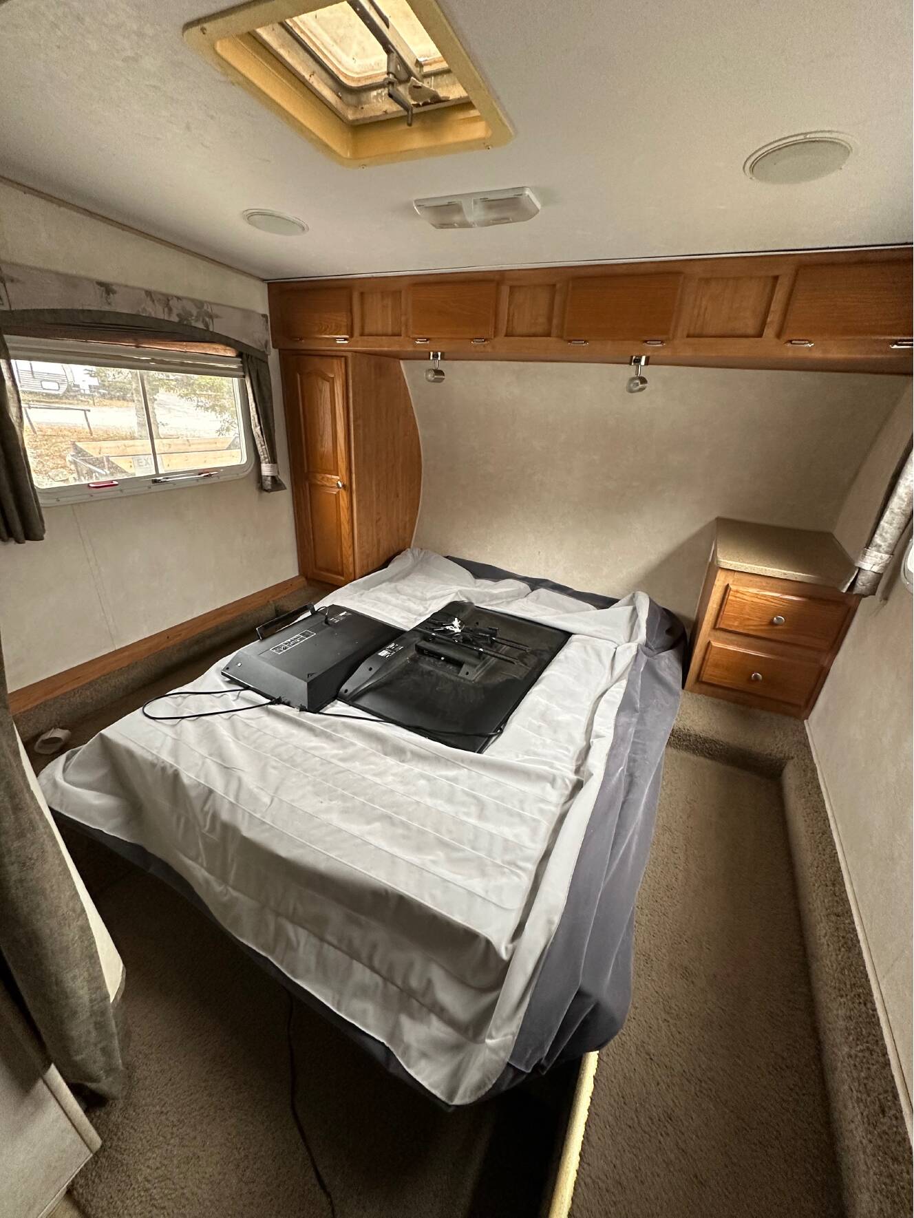 A photo of this 2006 Flagstaff CLASSIC SUPER LITE 8528BHSS