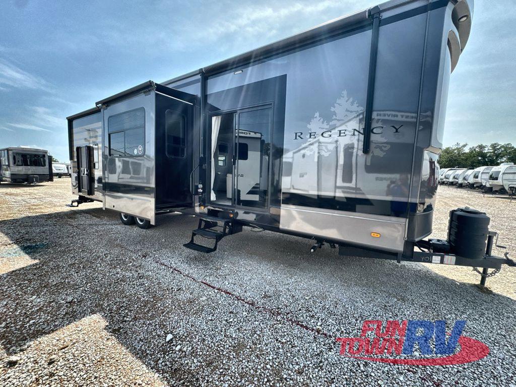 2025 Redwood Rv Regency 3881FKL in giddings TX