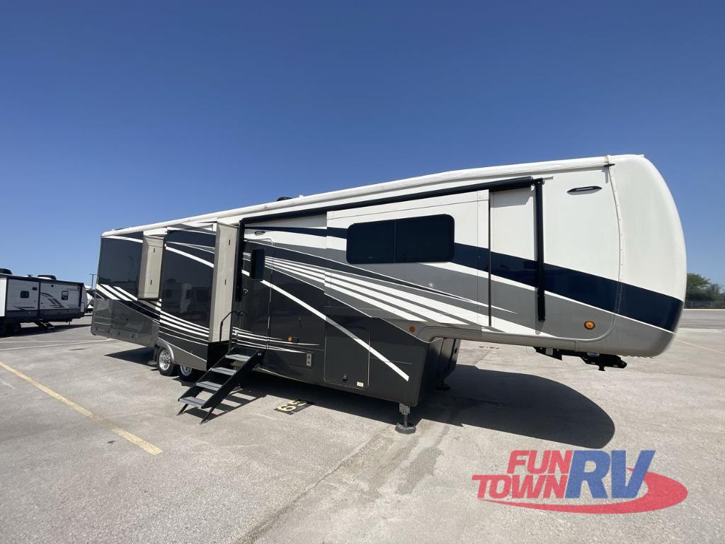 2021 DRV LUXURY SUITES Mobile Suites 41 FKMB in waller TX