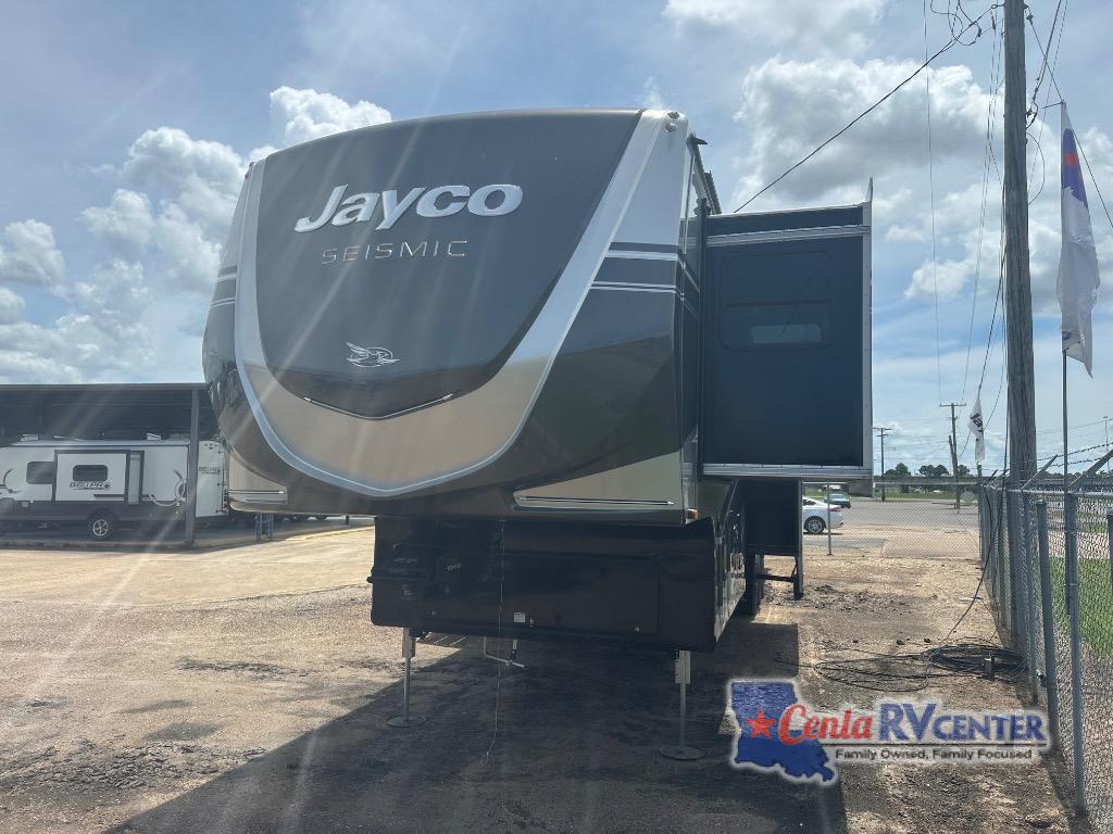 2026 Jayco Seismic 399 Fifth Wheel Toy Hauler RV