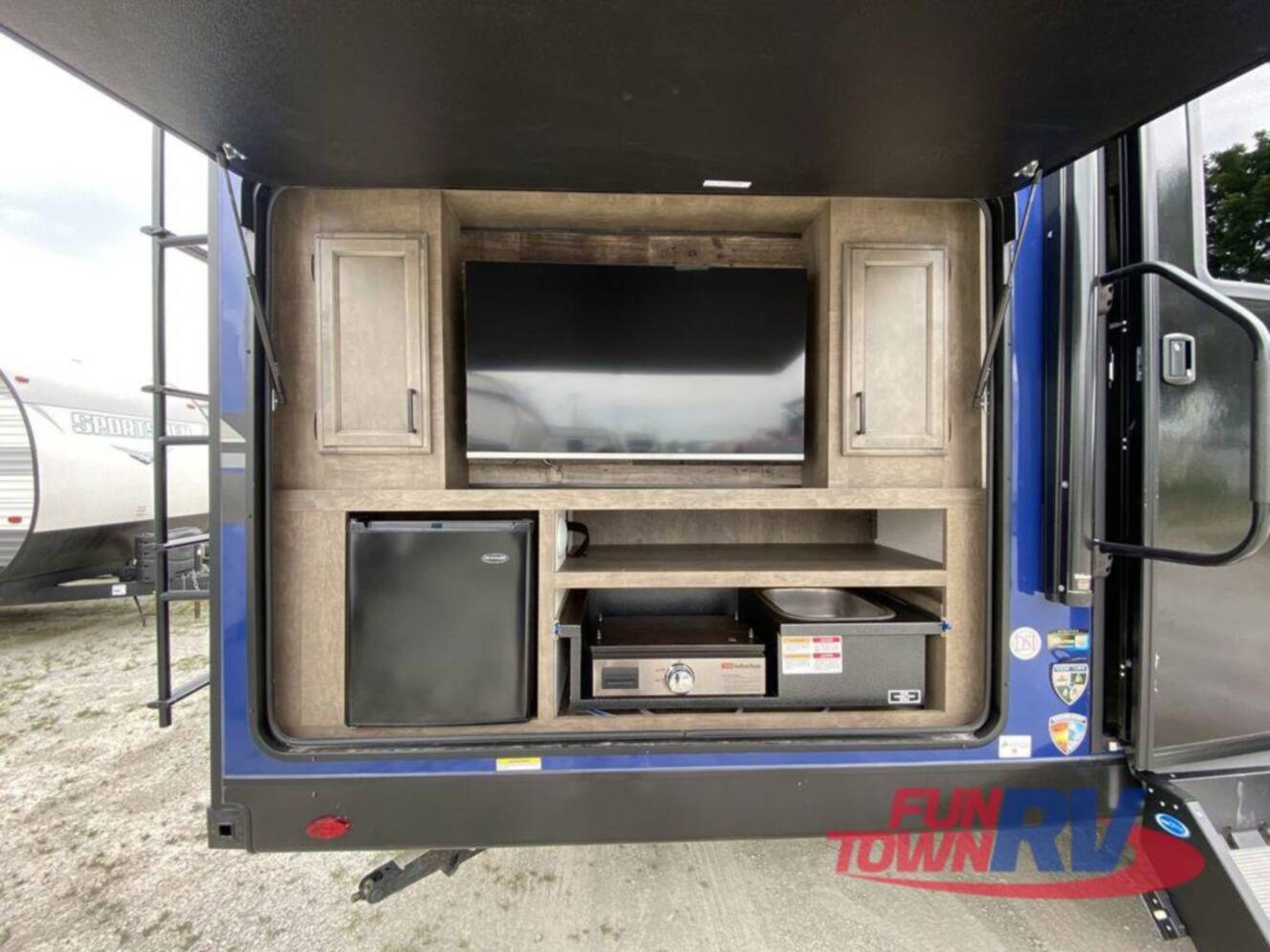 A photo of this 2024 Venture Rv Stratus SR261VRB